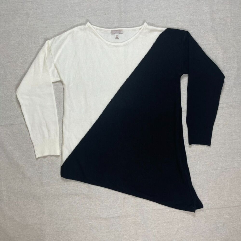 Dressbarn | Black & Cream Colorblock Asymmetrical Hem Sweater | PXL